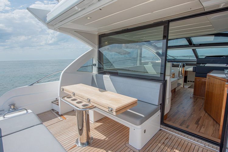 Dulzura Yacht Photos Pics 