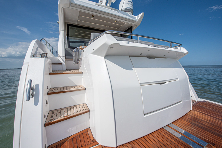 Dulzura Yacht Photos Pics 