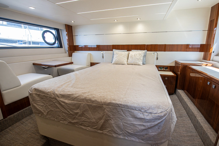 Dulzura Yacht Photos Pics 