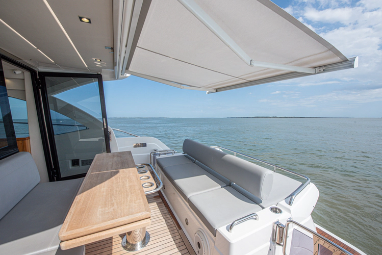 Dulzura Yacht Photos Pics 