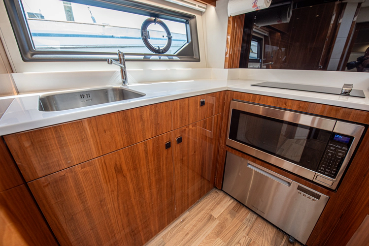 Dulzura Yacht Photos Pics 