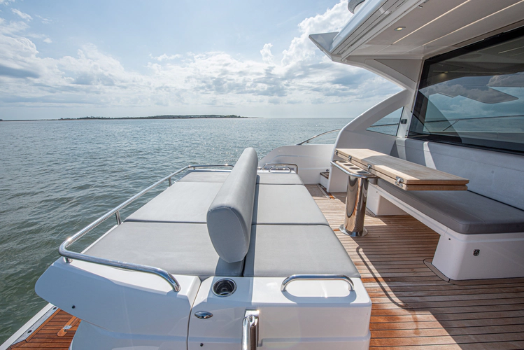 Dulzura Yacht Photos Pics 