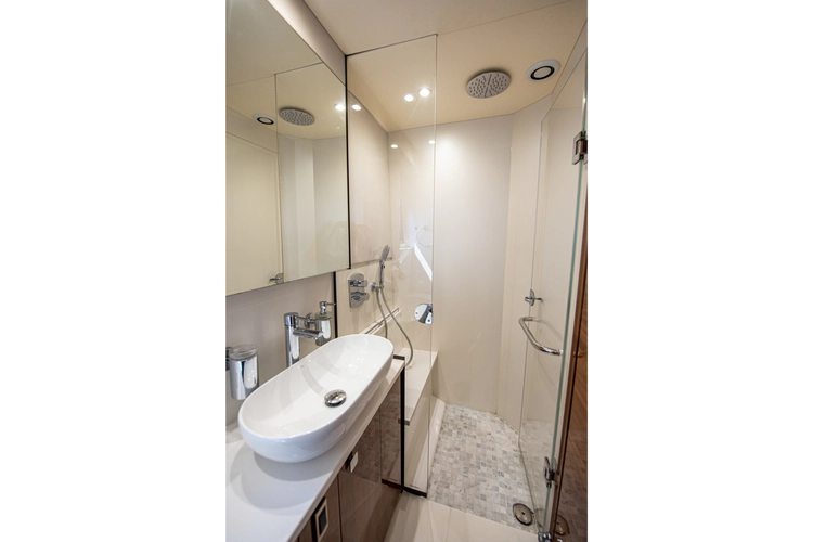 Dulzura Yacht Photos Pics 