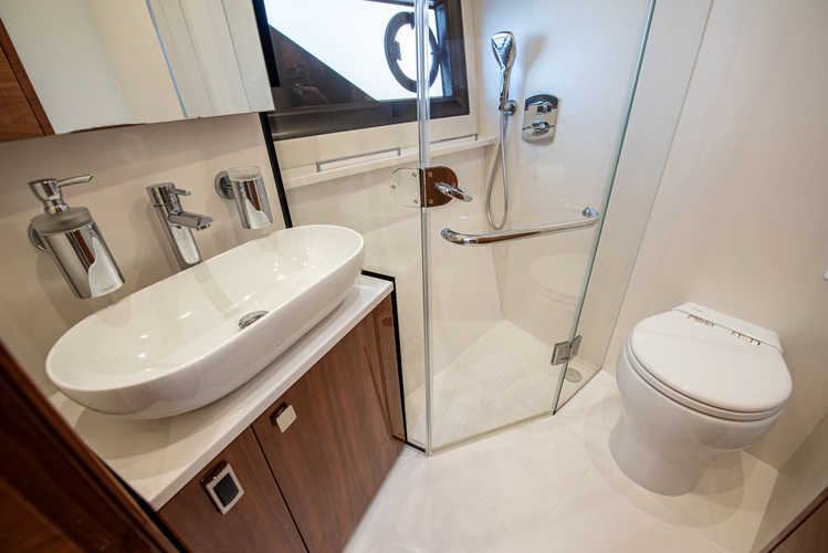 Dulzura Yacht Photos Pics 