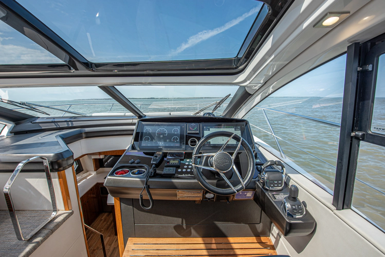 Dulzura Yacht Photos Pics 