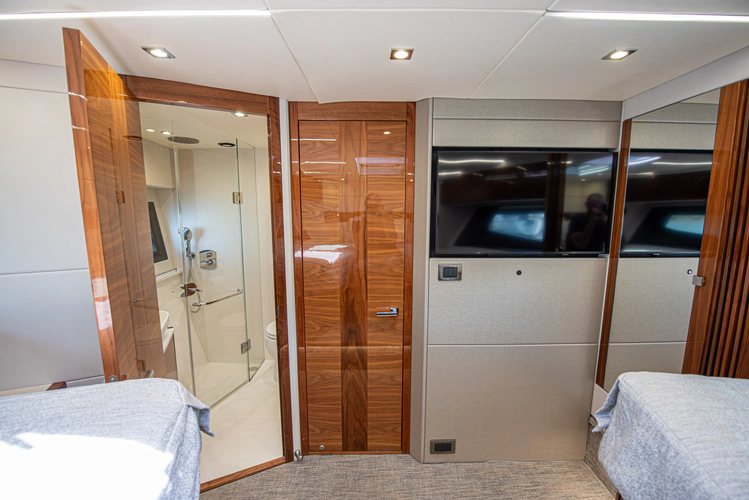 Dulzura Yacht Photos Pics 