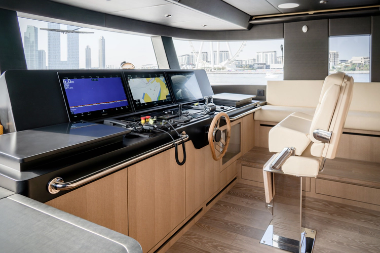 Majesty 112 Yacht Photos Pics 