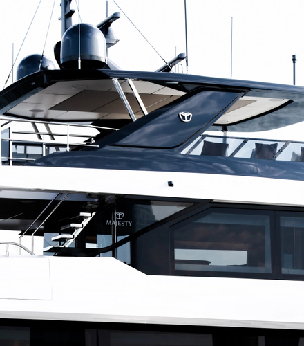 Majesty 112 Yacht Photos Pics 