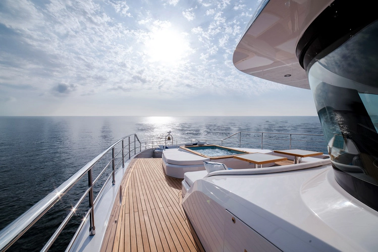 Majesty 112 Yacht Photos Pics 