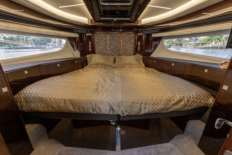 Mr. G Yacht Photos Pics 