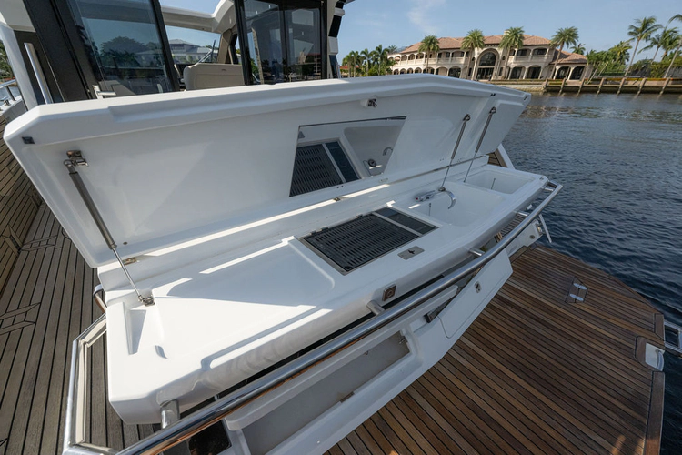 Mr. G Yacht Photos Pics 