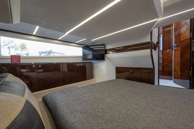 Mr. G Yacht Photos Pics 