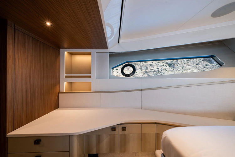82 Ocean Enclosed Yacht Photos Pics 