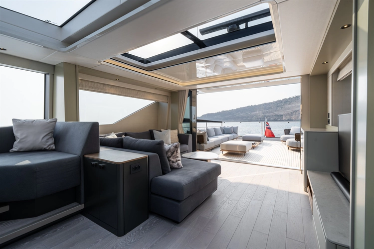 82 Ocean Enclosed Yacht Photos Pics 