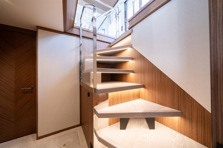 82 Ocean Enclosed Yacht Photos Pics 