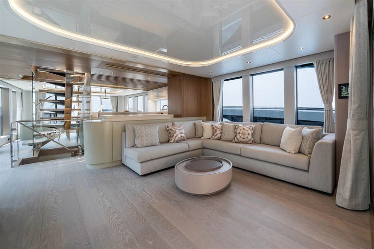 82 Ocean Enclosed Yacht Photos Pics 