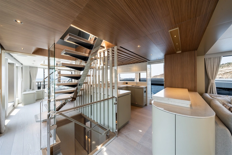 82 Ocean Enclosed Yacht Photos Pics 