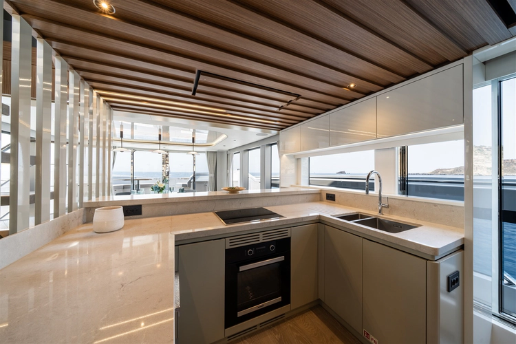 82 Ocean Enclosed Yacht Photos Pics 