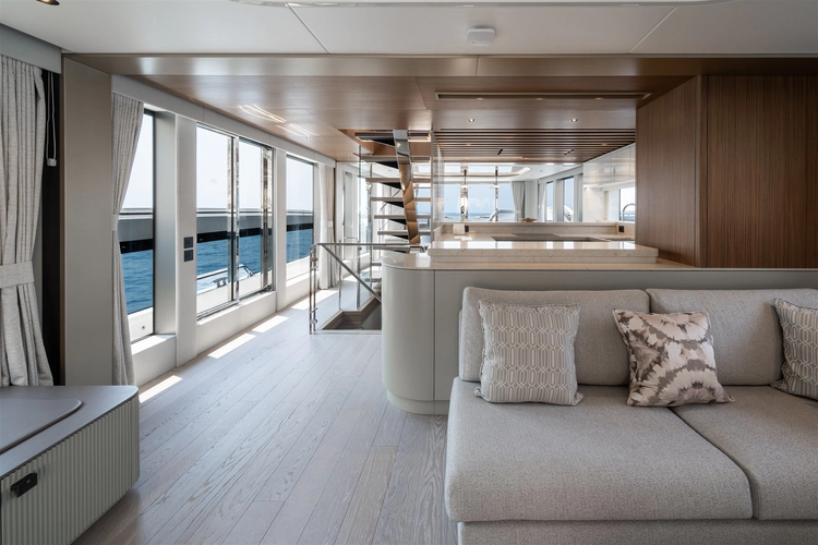 82 Ocean Enclosed Yacht Photos Pics 