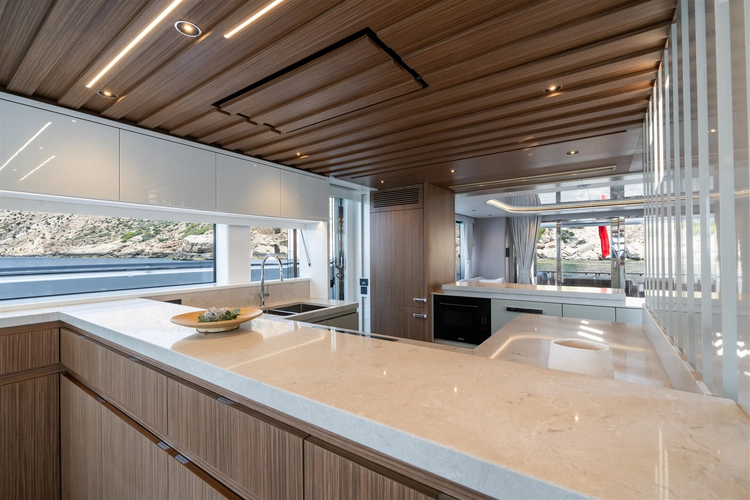 82 Ocean Enclosed Yacht Photos Pics 