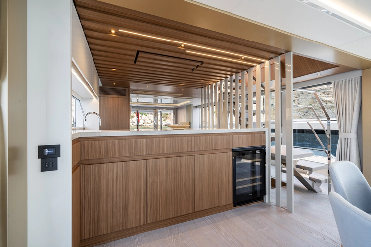 82 Ocean Enclosed Yacht Photos Pics 