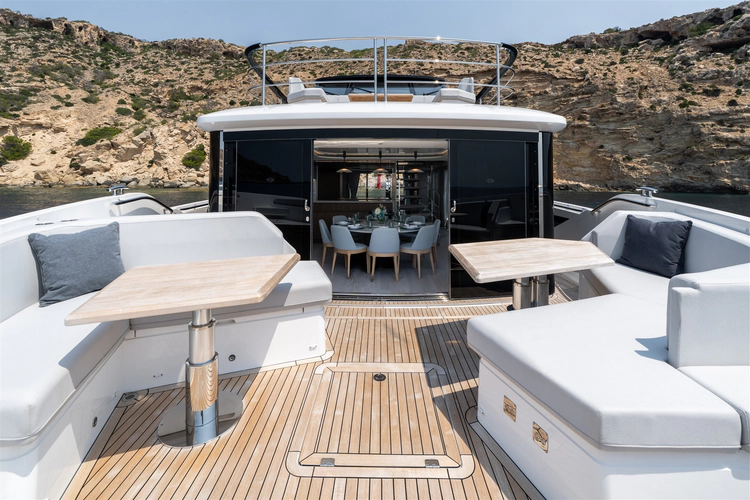 82 Ocean Enclosed Yacht Photos Pics 