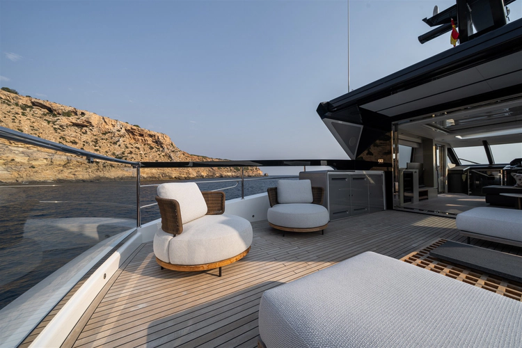 82 Ocean Enclosed Yacht Photos Pics 