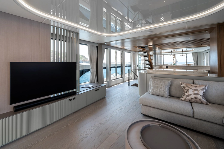 82 Ocean Enclosed Yacht Photos Pics 