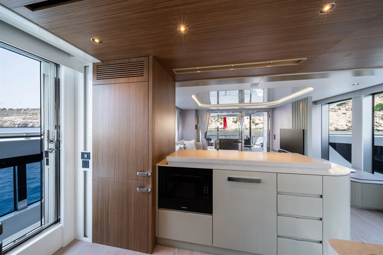 82 Ocean Enclosed Yacht Photos Pics 