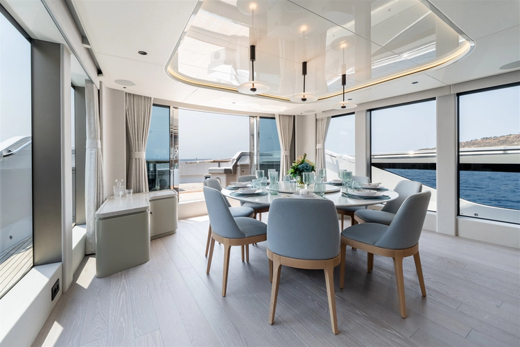 82 Ocean Enclosed Yacht Photos Pics 