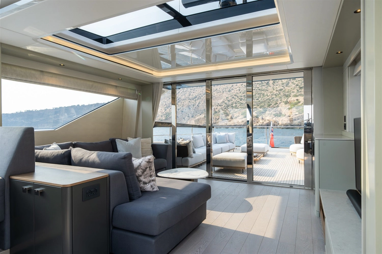 82 Ocean Enclosed Yacht Photos Pics 