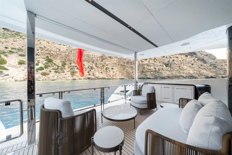 82 Ocean Enclosed Yacht Photos Pics 