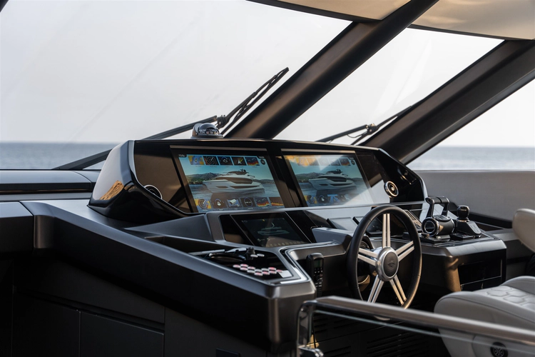 82 Ocean Enclosed Yacht Photos Pics 