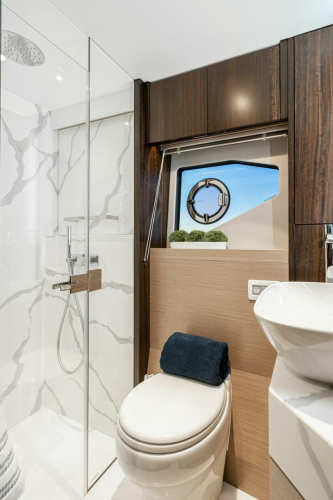 Manhattan 55 Yacht Photos Pics 