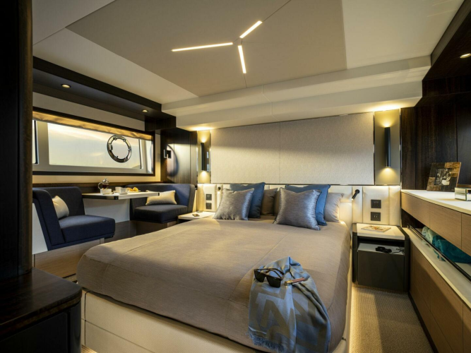 Manhattan 55 Yacht Photos Pics 