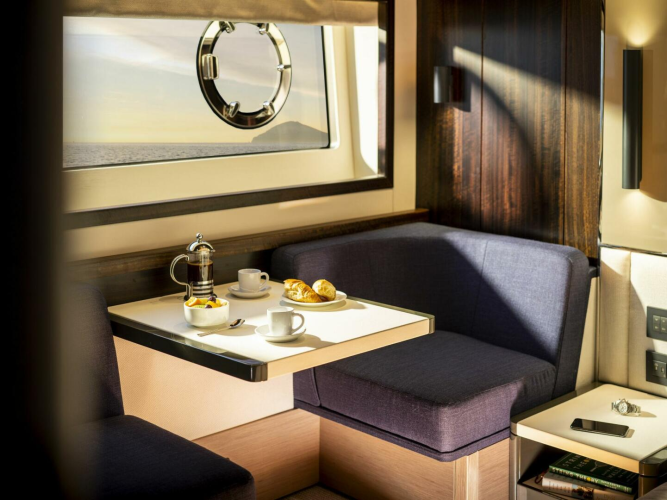 Manhattan 55 Yacht Photos Pics 