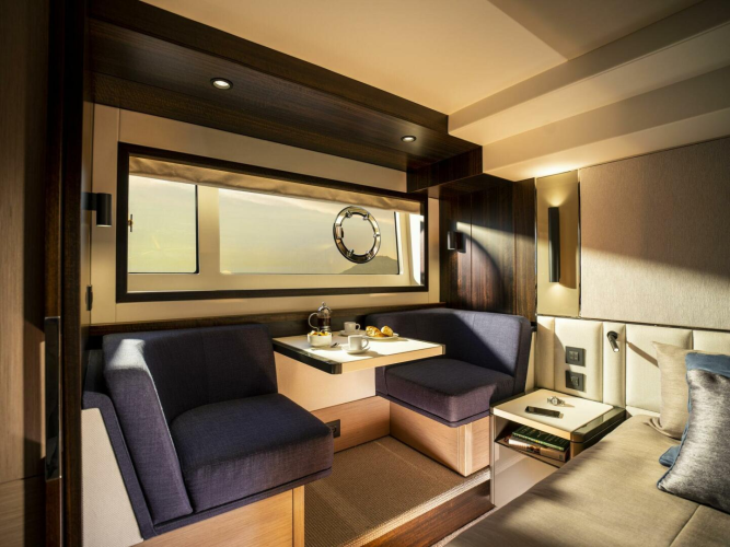 Manhattan 55 Yacht Photos Pics 