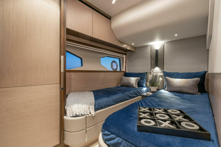 Manhattan 55 Yacht Photos Pics 