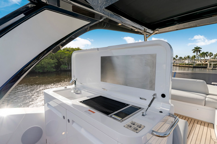 Manhattan 55 Yacht Photos Pics 