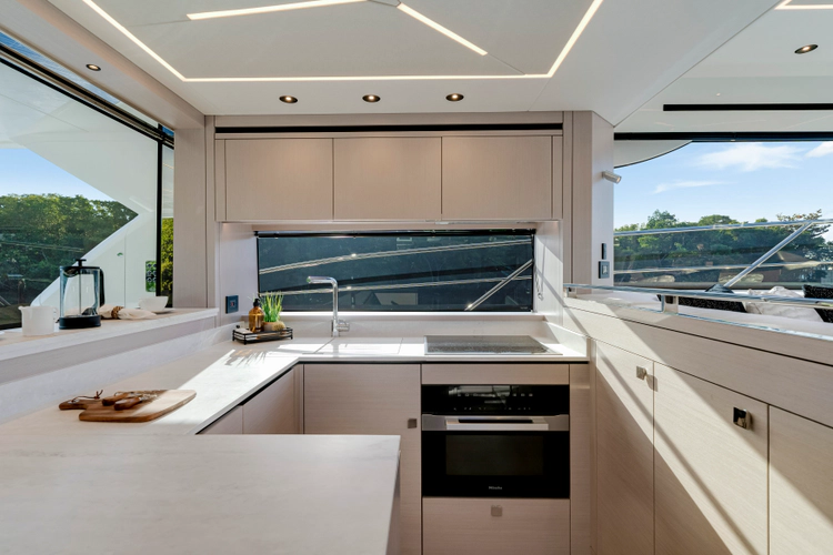 Manhattan 55 Yacht Photos Pics 