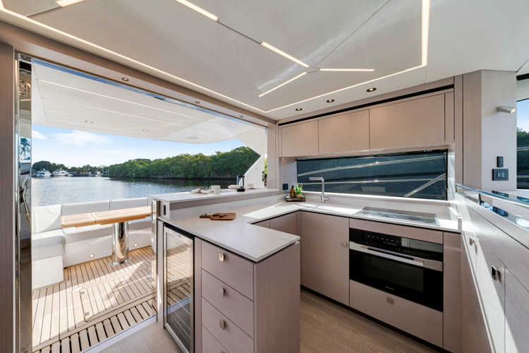 Manhattan 55 Yacht Photos Pics 