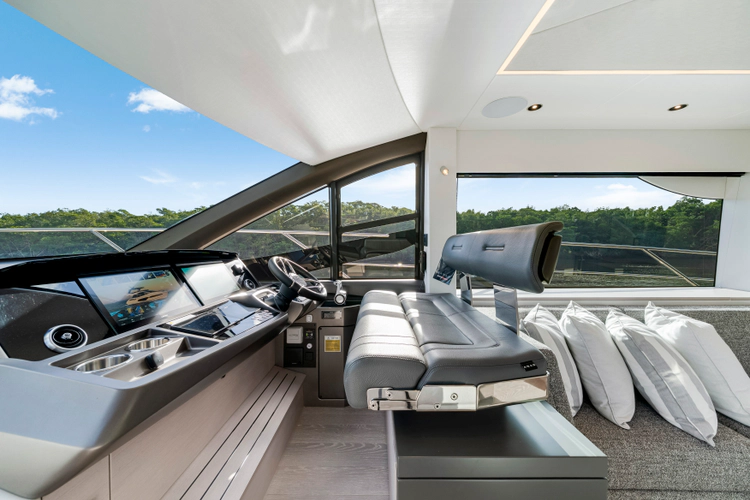 Manhattan 55 Yacht Photos Pics 