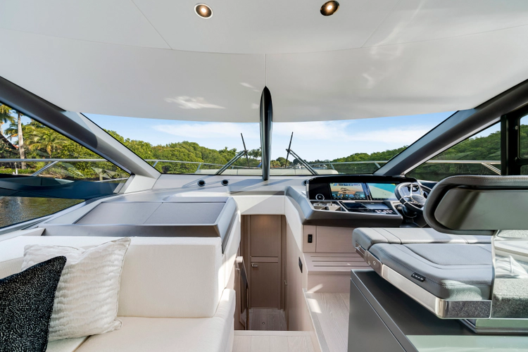 Manhattan 55 Yacht Photos Pics 