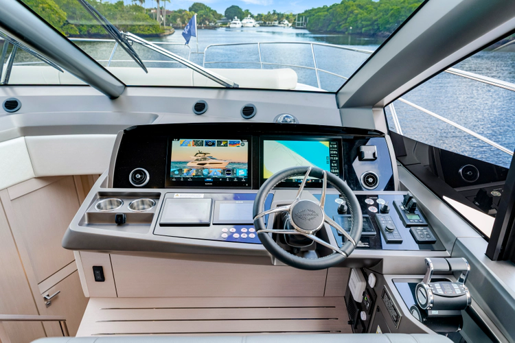 Manhattan 55 Yacht Photos Pics 