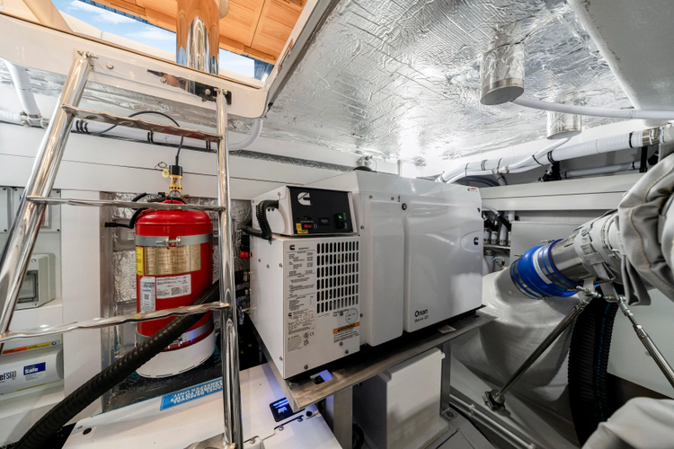 Manhattan 55 Yacht Photos Pics 