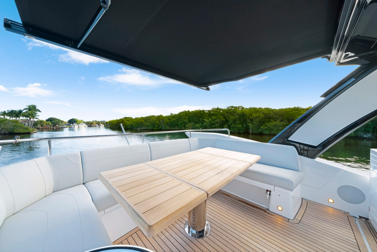 Manhattan 55 Yacht Photos Pics 