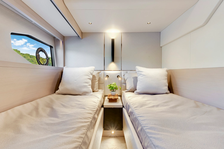 Manhattan 55 Yacht Photos Pics 