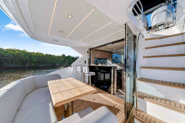 Manhattan 55 Yacht Photos Pics 