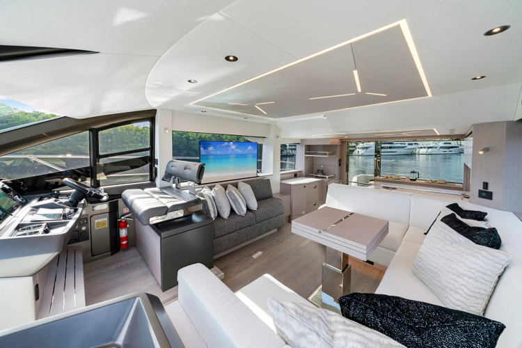 Manhattan 55 Yacht Photos Pics 