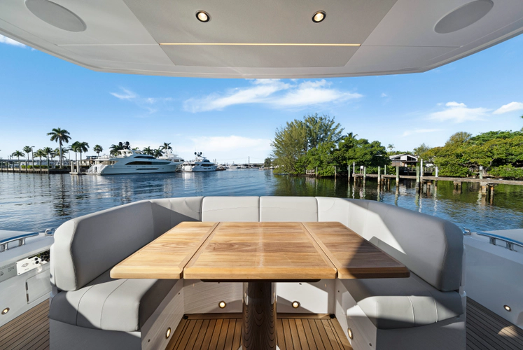 Manhattan 55 Yacht Photos Pics 